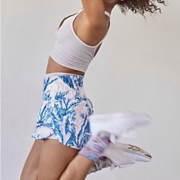 Free People Movement The Way Home Blue Pink white Print Shorts Women’s M 8-10 - Picture 4 of 8